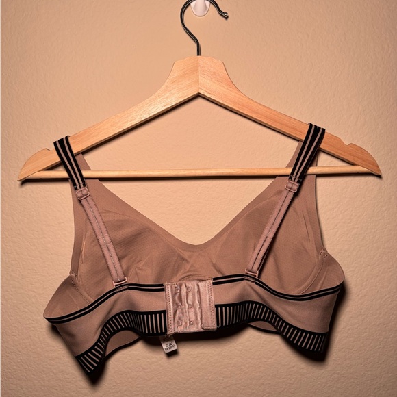 Alo Airlift Small Line Up Bra in Taupe - Picture 8 of 8